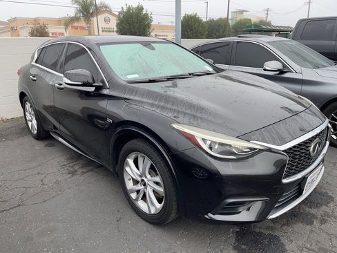 Used 2019 INFINITI QX30 image 2