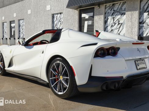 Used 2022 Ferrari 812 GTS RWD image 11
