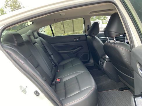 Used 2023 Nissan Altima 2.0 SR FWD image 14