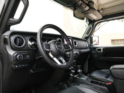 Used 2023 Jeep Wrangler Unlimited Sahara AWD/4WD image 19