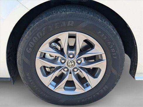 Used 2021 Toyota Sienna XLE image 10