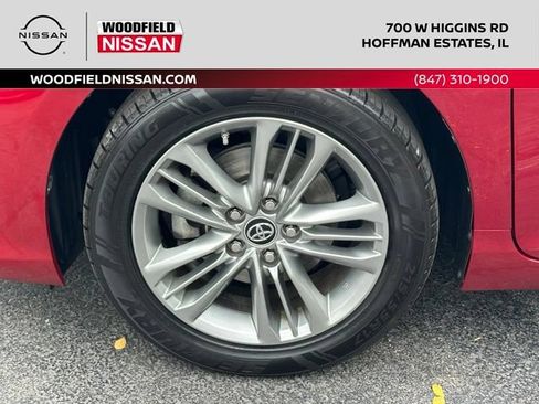 Used 2015 Toyota Camry SE w/ Moonroof Package FWD image 9