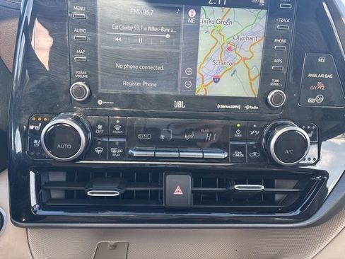 Used 2020 Toyota Highlander Limited image 34