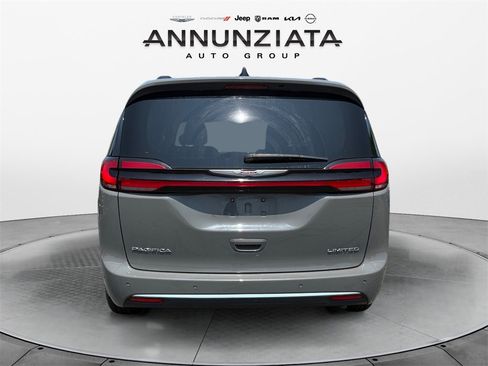 Certified 2023 Chrysler Pacifica Limited image 4