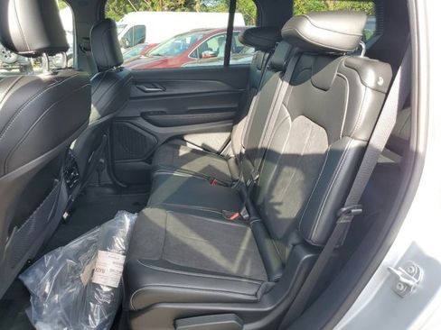 New 2024 Jeep Grand Cherokee L Altitude image 8