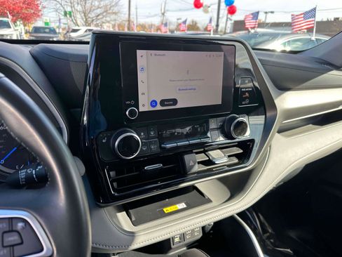 Used 2024 Toyota Highlander XLE image 30
