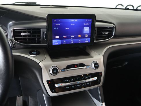 Used 2022 Ford Explorer XLT w/ Equipment Group 202A AWD/4WD image 5