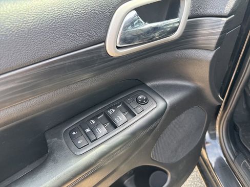 Used 2020 Jeep Grand Cherokee Altitude AWD/4WD image 14