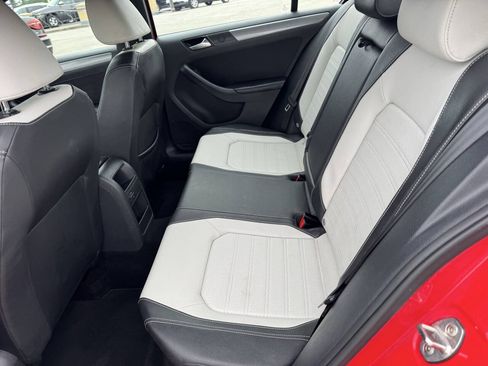 Used 2016 Volkswagen Jetta Sport FWD image 21