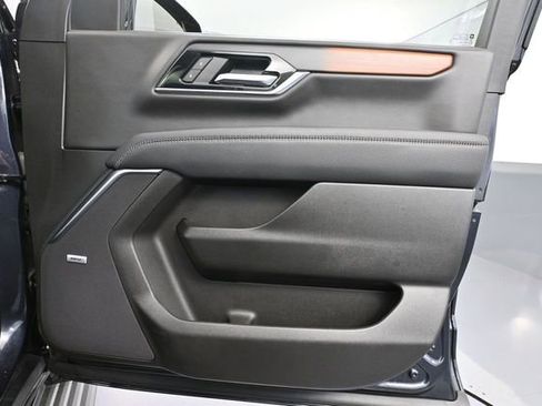 Used 2025 GMC Yukon Denali w/ Sun & Power Step Package AWD/4WD image 54