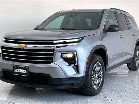 Used 2024 Chevrolet Traverse LT FWD image 5