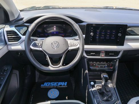 Used 2025 Volkswagen Taos SE w/ Panoramic Sunroof Package AWD/4WD image 17