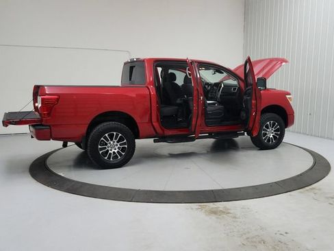 Used 2021 Nissan Titan SV w/ SV Convenience Package AWD/4WD image 15