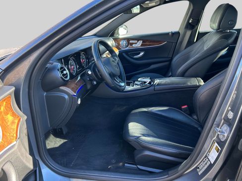 Used 2017 Mercedes-Benz E 300 4MATIC image 9