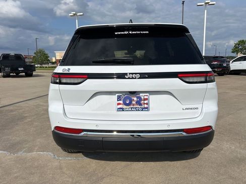 Used 2025 Jeep Grand Cherokee Laredo X RWD image 5
