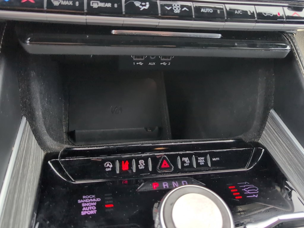 Used 2024 Jeep Wagoneer L Series III w/ Flexible Seating Group AWD/4WD image 20