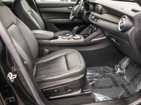 Used 2023 Alfa Romeo Stelvio Ti image 37