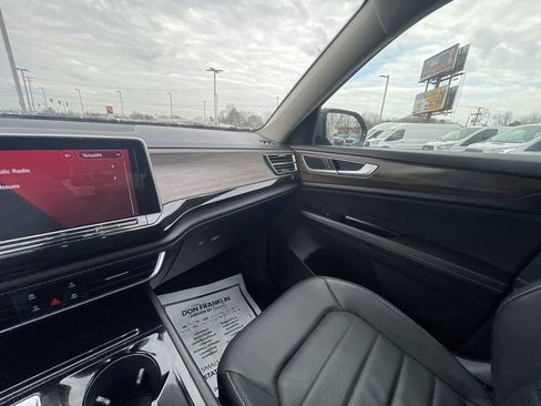 Used 2025 Volkswagen Atlas SEL AWD/4WD image 11