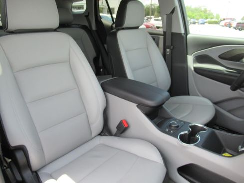 Used 2023 GMC Terrain SLT FWD image 9
