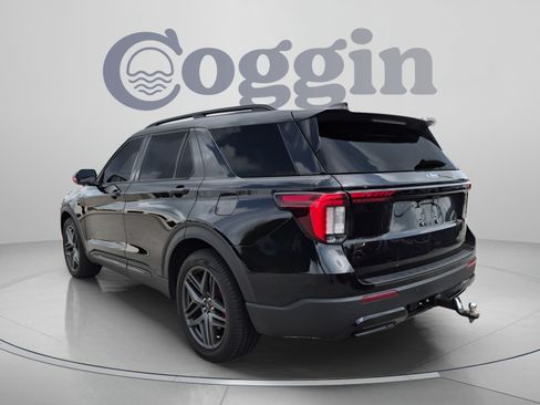 Certified 2025 Ford Explorer ST-Line w/ Premium Package RWD image 4