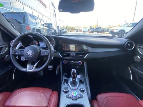 Used 2022 Alfa Romeo Giulia Veloce image 15
