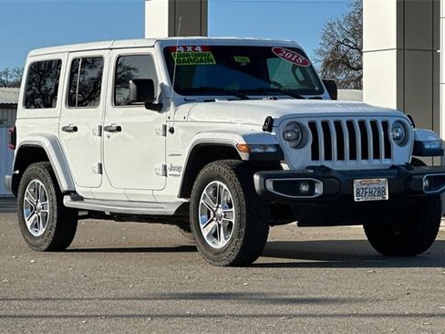 Used 2018 Jeep Wrangler Unlimited Sahara image 2