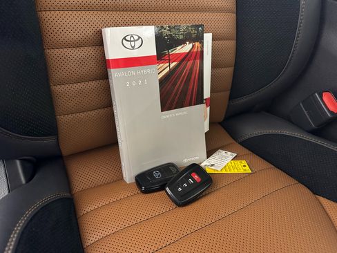 Used 2021 Toyota Avalon XSE image 42
