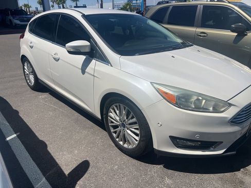 Used 2015 Ford Focus Titanium w/ Titanium Cold Weather Package FWD image 4