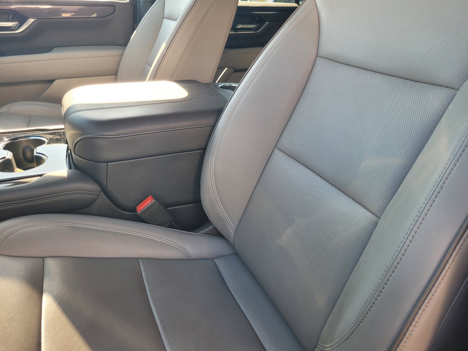Used 2026 GMC Yukon Elevation RWD image 9