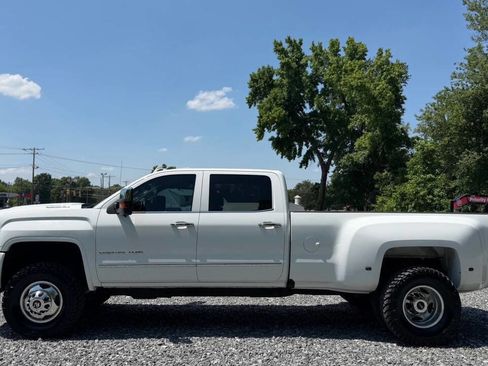 Used 2017 GMC Sierra 3500 Denali w/ Duramax Plus Package AWD/4WD image 4