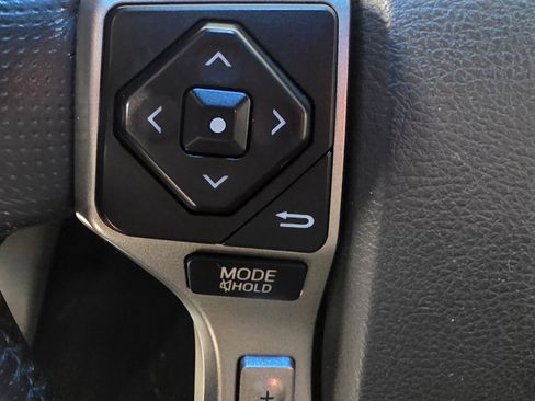 Used 2015 Toyota Tacoma Base image 5