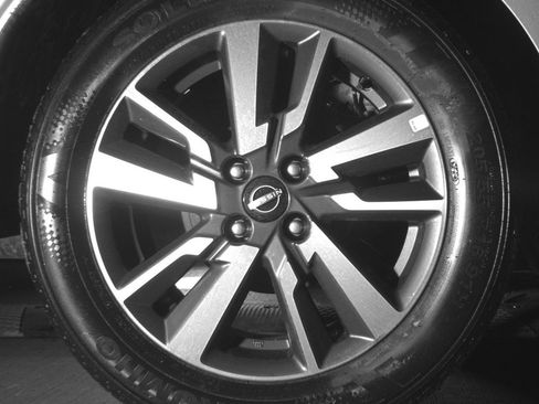 Used 2025 Nissan Versa SV FWD image 15