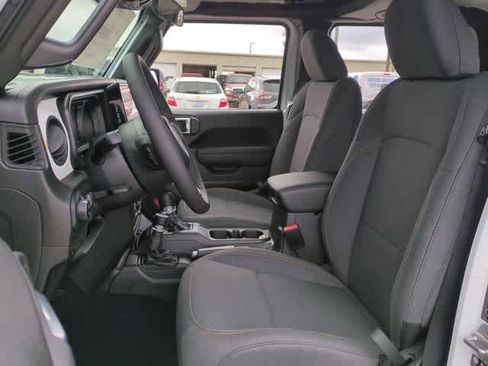 New 2025 Jeep Gladiator Sport image 16