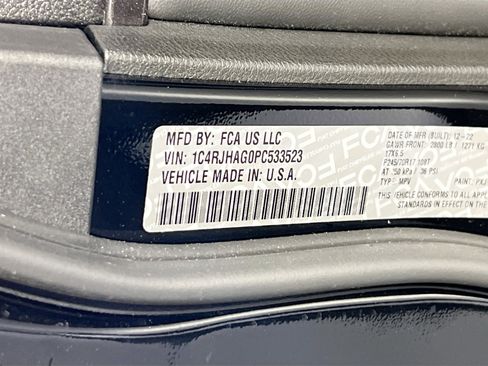 Used 2023 Jeep Grand Cherokee Laredo image 30