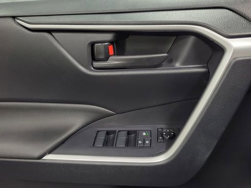 Used 2021 Toyota RAV4 SE image 20