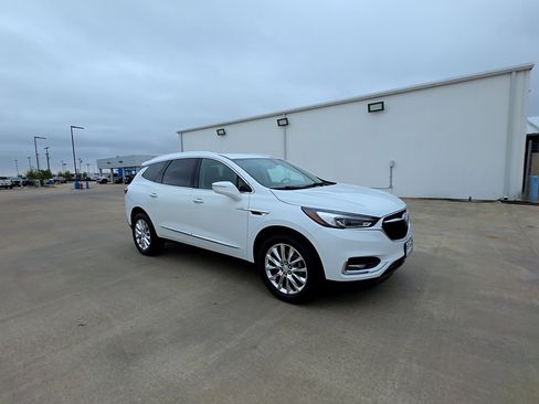 Used 2019 Buick Enclave Essence image 3