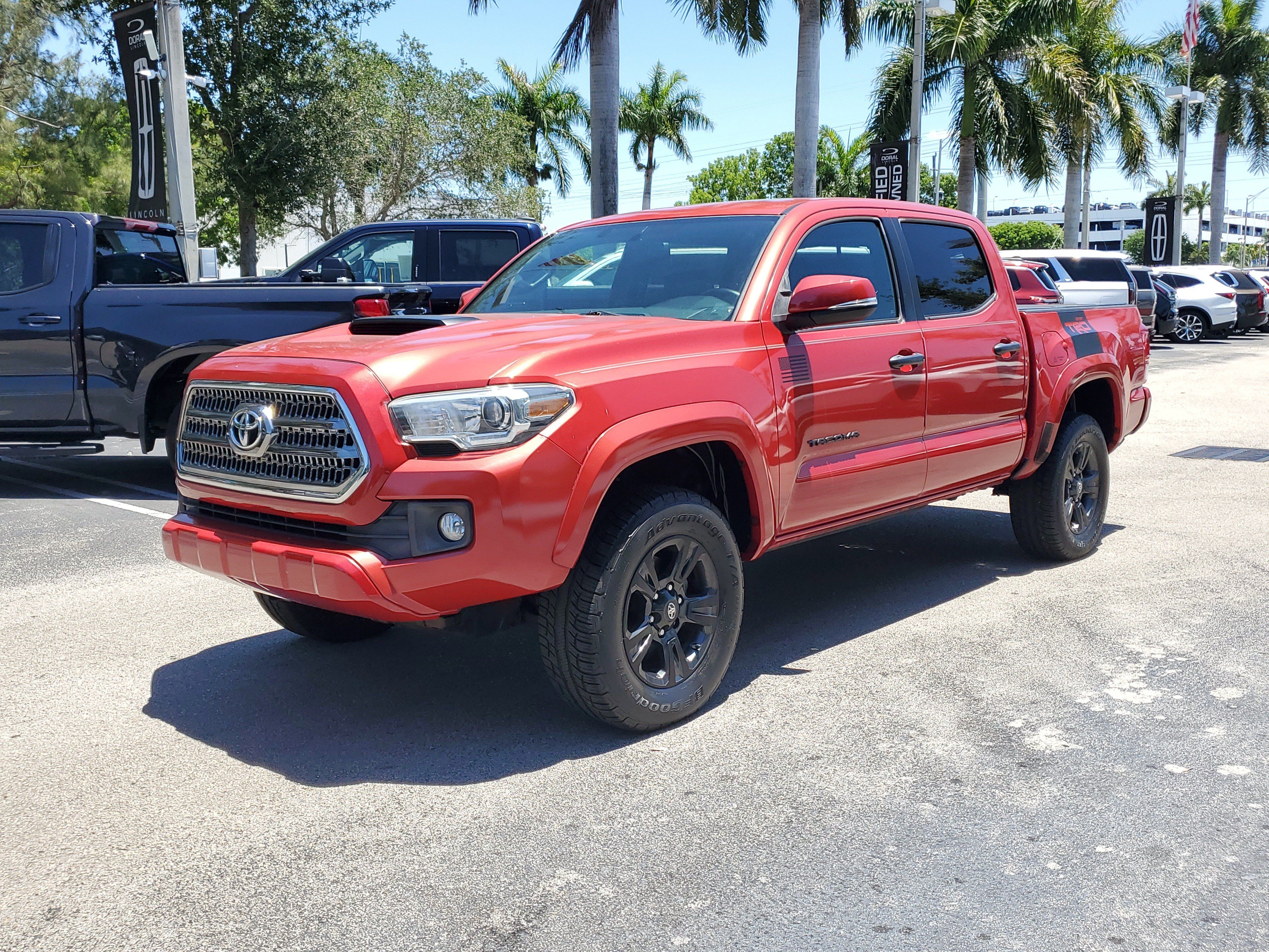 Used 2017 Toyota Tacoma TRD Sport w/ Premium & Technology Package RWD image 3