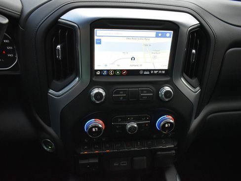 Used 2020 GMC Sierra 1500 SLT w/ SLT Premium Plus Package AWD/4WD image 28
