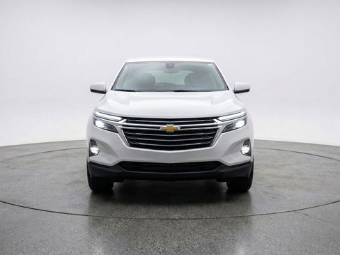Used 2025 Chevrolet Equinox LT image 2