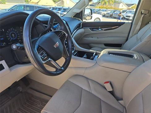 Used 2018 Cadillac Escalade Luxury image 25