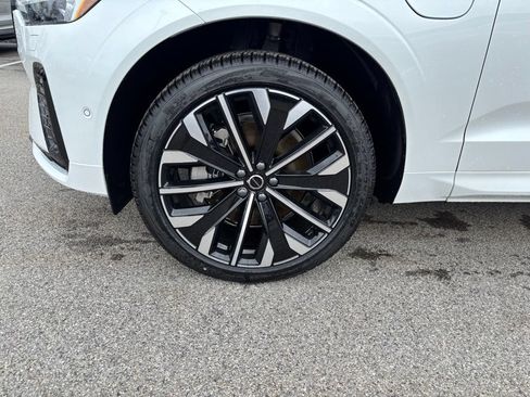 New 2026 Volvo XC60 T8 Ultra w/ Protection Package Premier AWD/4WD image 9