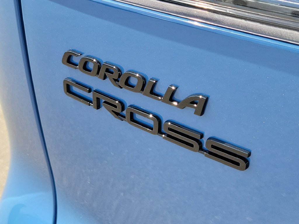New 2026 Toyota Corolla Cross LE w/ Moonroof Package FWD image 7