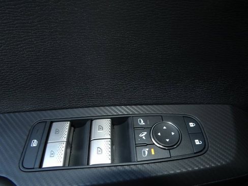 New 2025 Mitsubishi Outlander SE image 19