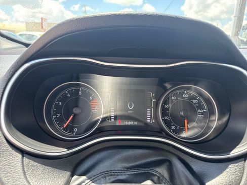 Used 2019 Jeep Cherokee Latitude Plus FWD image 18