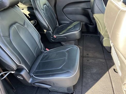 Used 2025 Chrysler Pacifica Limited FWD image 20