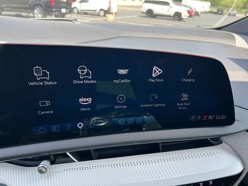 Certified 2025 Cadillac Optiq Sport 2 w/ LPO, Floor Liner Package AWD/4WD image 18