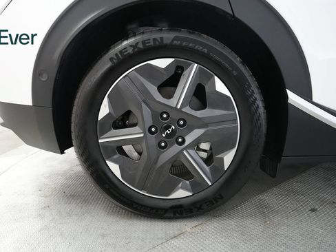 Used 2025 Kia EV6 Light w/ Light LR Technology Package RWD image 22