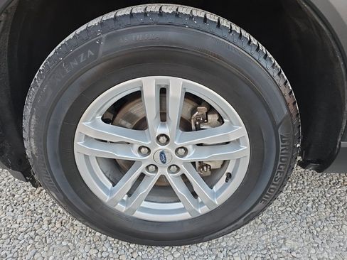 Used 2022 Ford Explorer XLT w/ Equipment Group 202A image 9