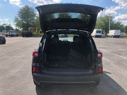 Used 2025 Ford Escape ST-Line w/ Cold Weather Package image 9