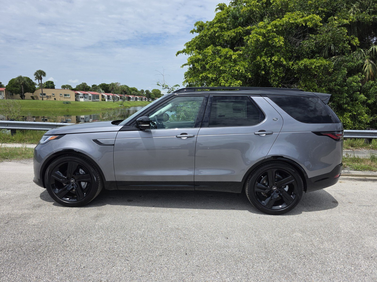 Used 2026 Land Rover Discovery Dynamic SE AWD/4WD image 7